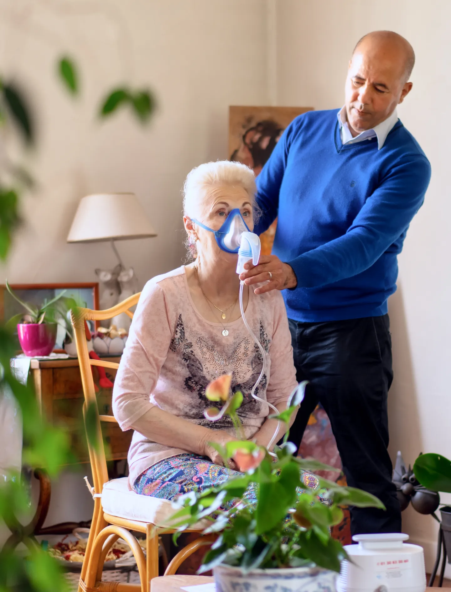 An Elia Medical technician servicing a home nebulizer in Belgium