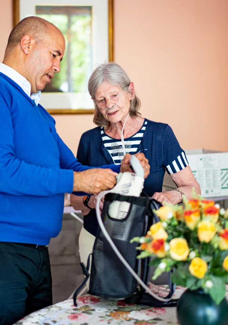 An Elia Médical technician installs a respiratory support device in a patient’s home in Belgium.